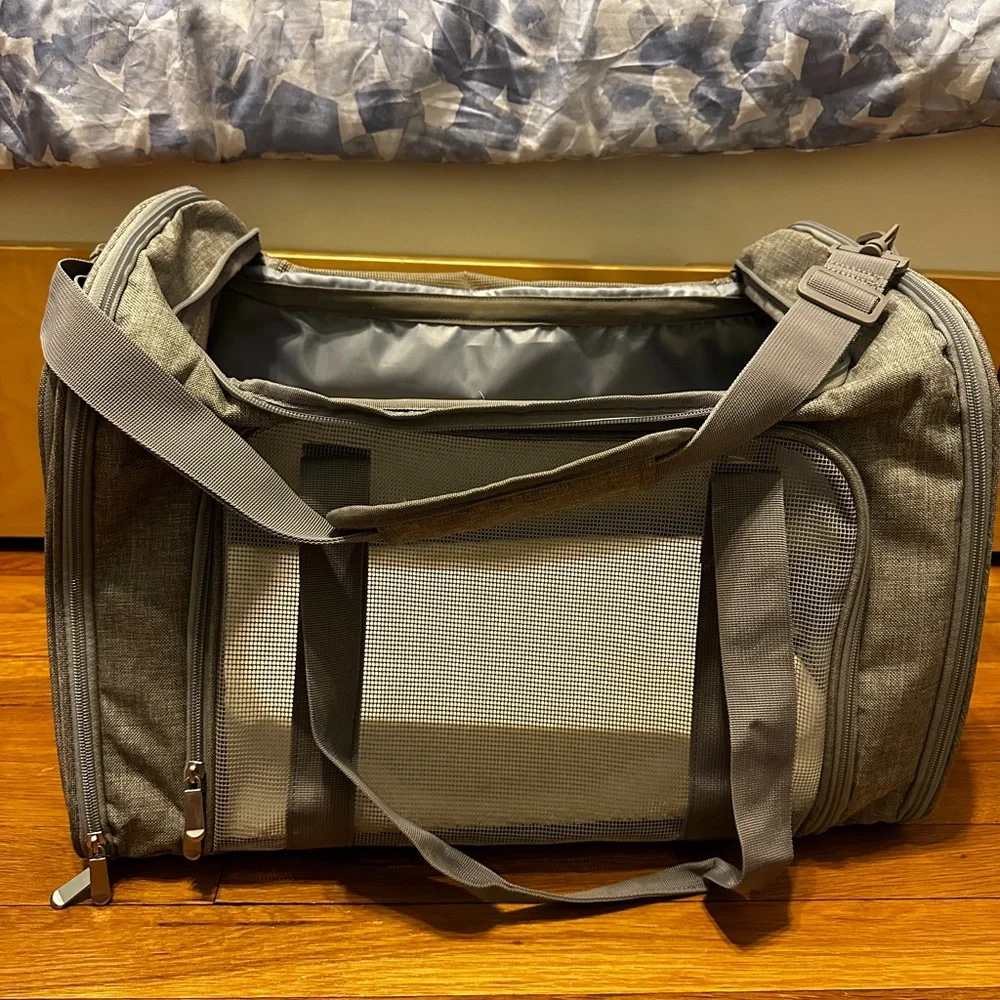 USED—Foldable Pet Carrier